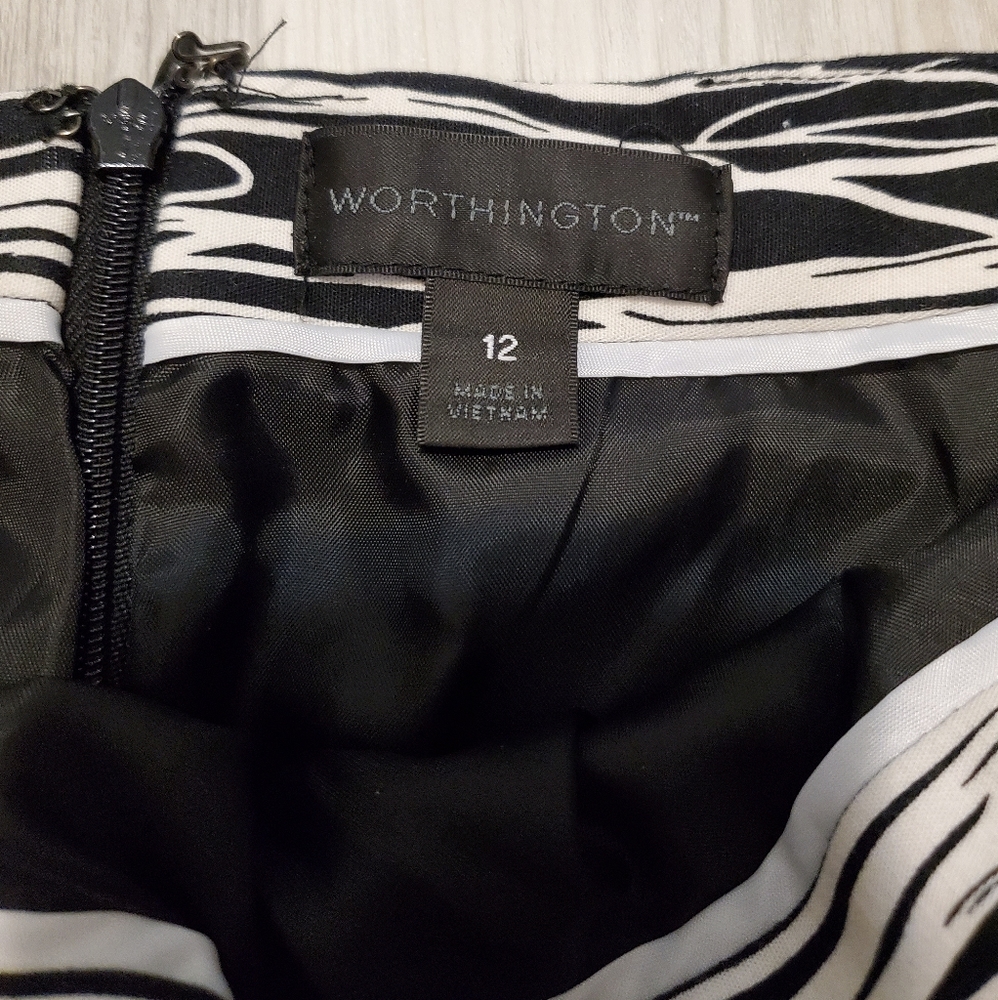 Skirt - Picture 2 of 3